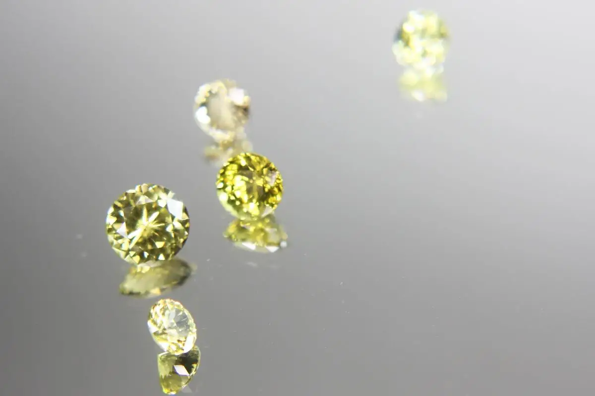 Let There Be Light - A Guide To Bright Light Yellow Crystals (13)