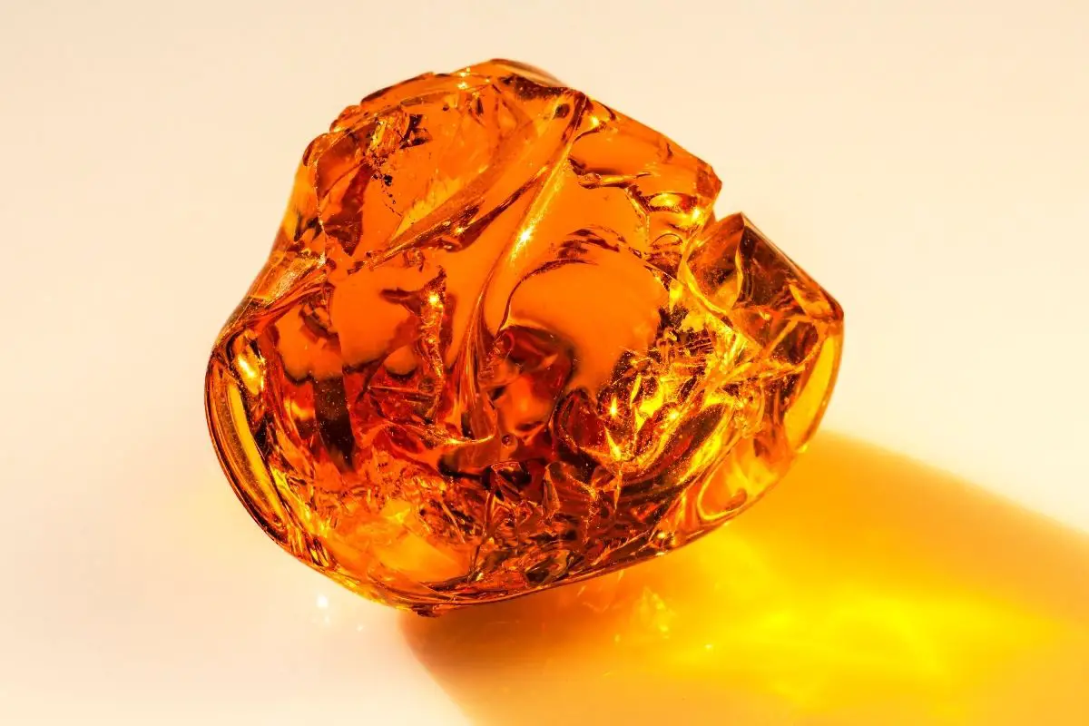 The Amber Light - A Guide To The Amazing Amber Crystal