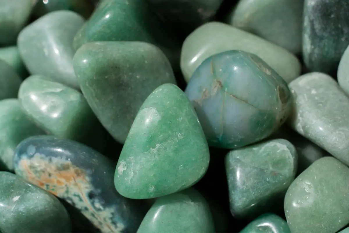 Our Guide To The Most Attractive Crystals For Luck, Love, And Wealth
